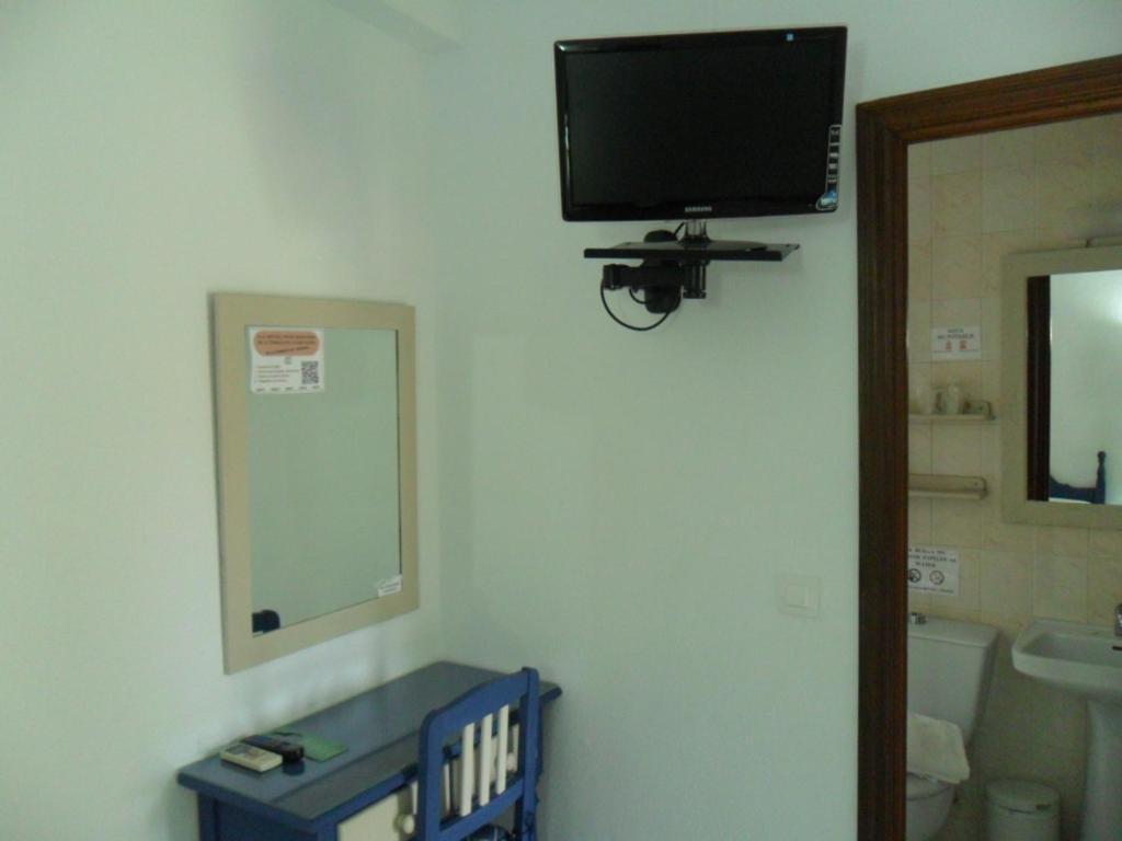 Hostal El Capi Zahora Bilik gambar