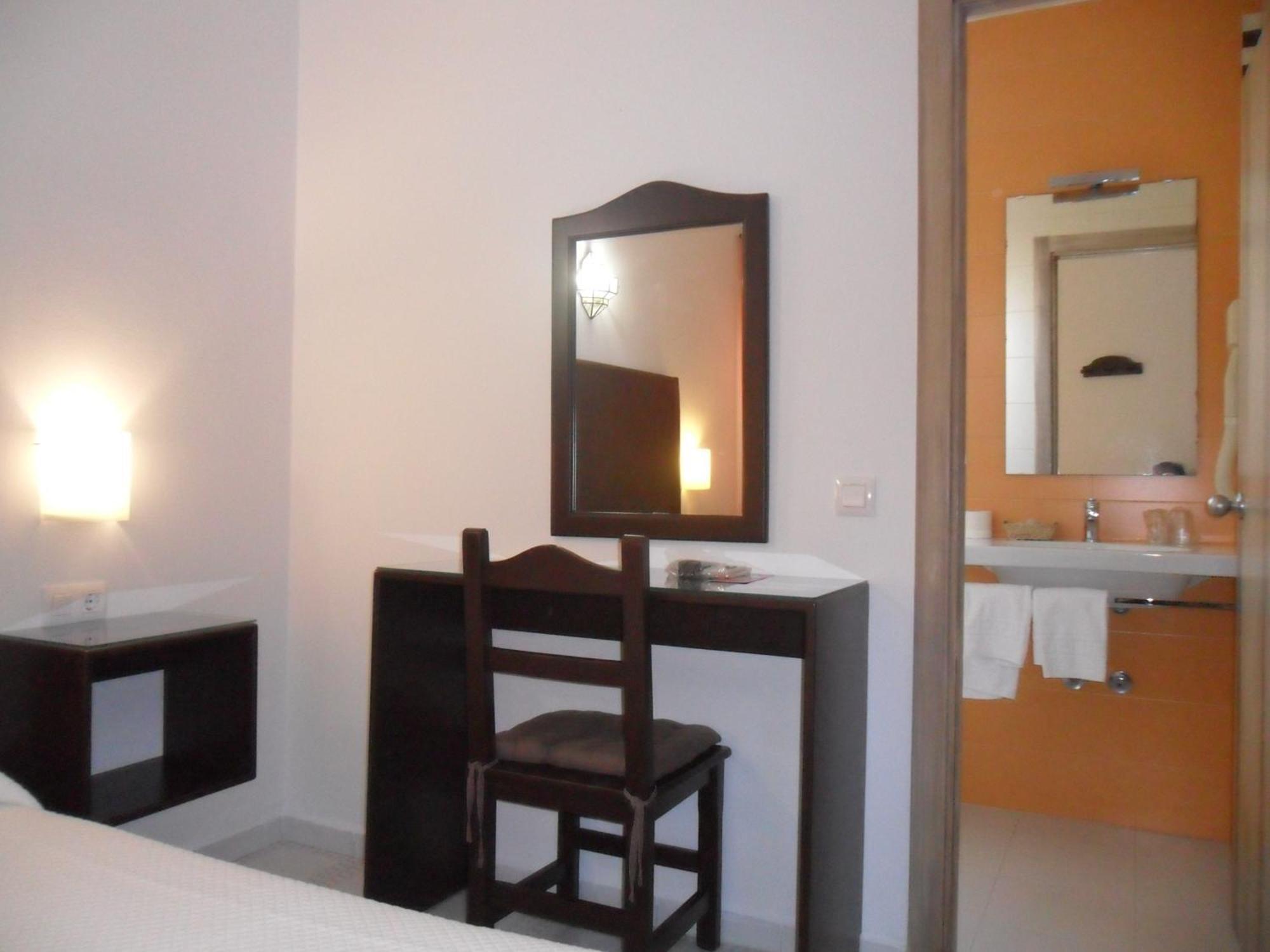 Hostal El Capi Zahora Bilik gambar