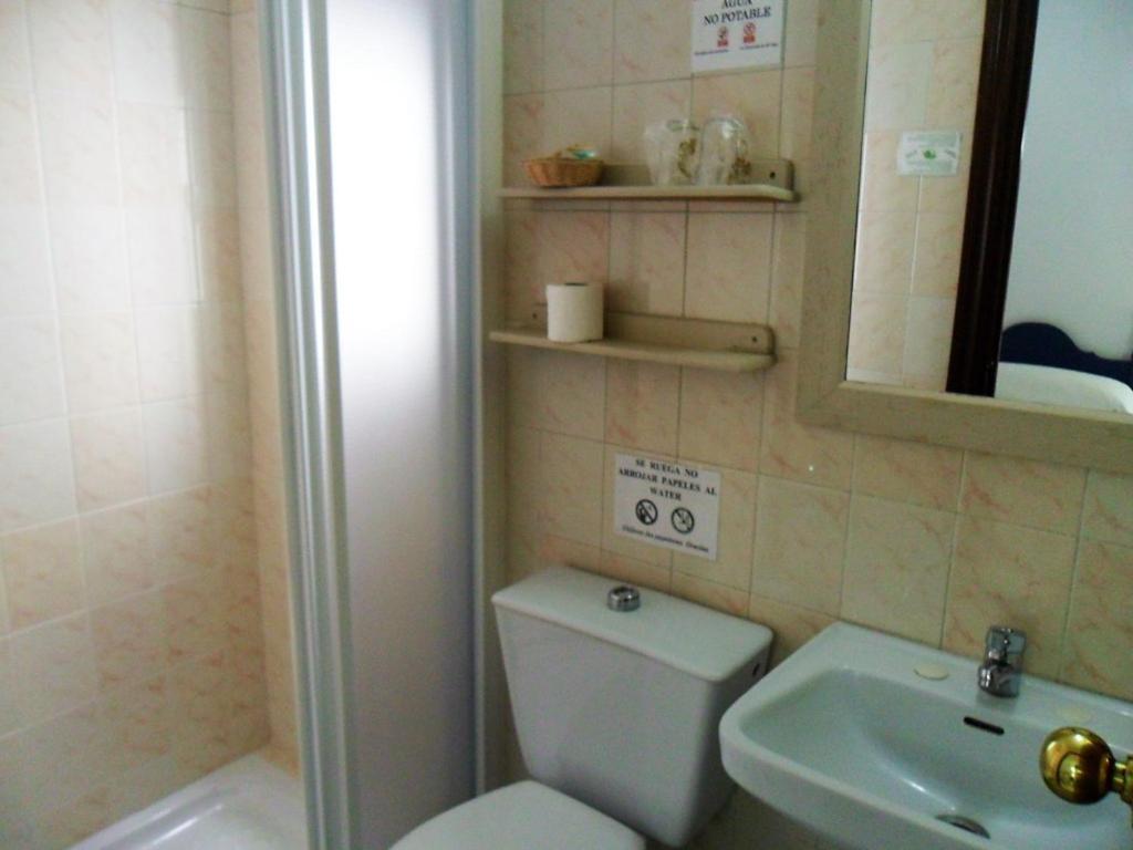 Hostal El Capi Zahora Bilik gambar